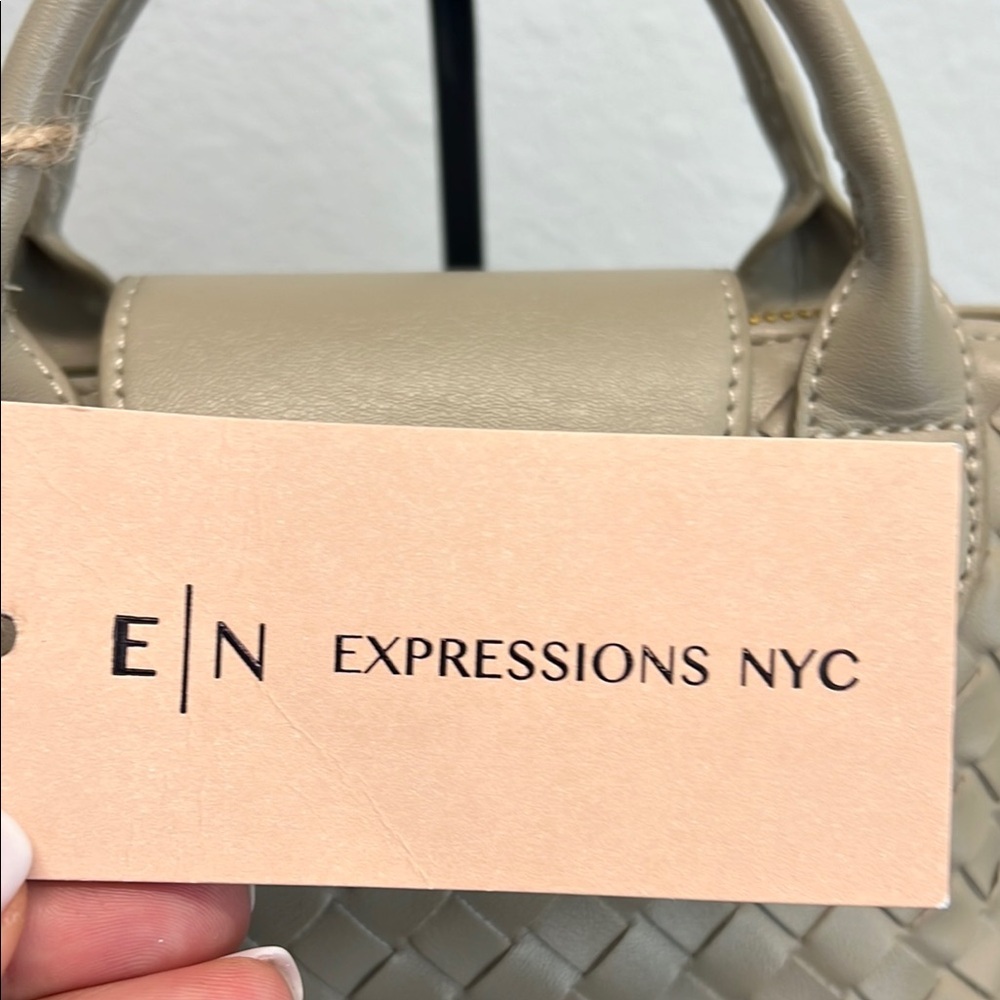 Expressions NYC | Woven Vegan Handbag w/Crossbody! 🌟 - Picture 3 of 11